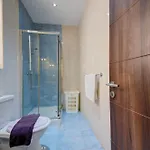 Pleasant Seaview 2-bedroom In * סליאמה