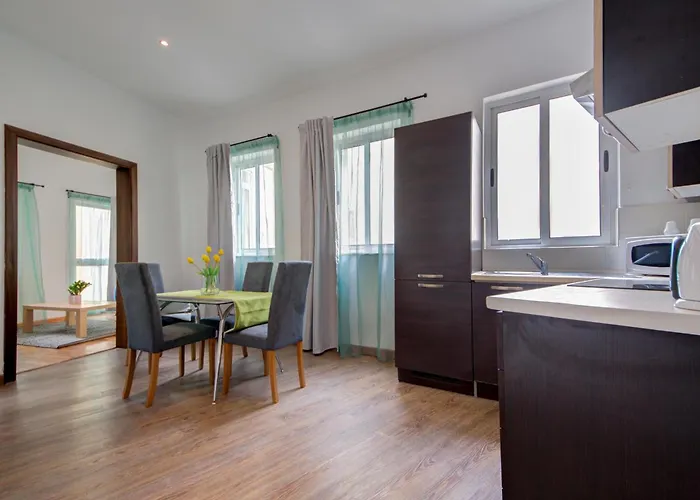 Apartman Pleasant Seaview 2-bedroom In *