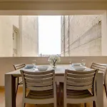 Pleasant Seaview 2-bedroom In Apartment