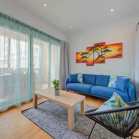 Apartment Pleasant Seaview 2-bedroom In *