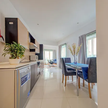 Pleasant Seaview 2-bedroom In Apartment *