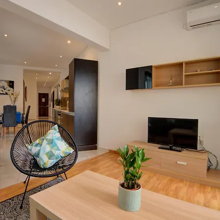 Pleasant Seaview 2-bedroom In דירה