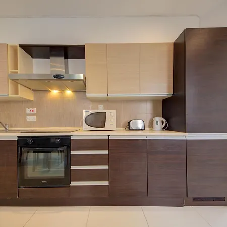 Pleasant Seaview 2-bedroom In דירה
