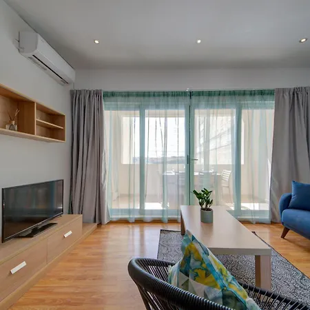 Pleasant Seaview 2-bedroom In Apartment *