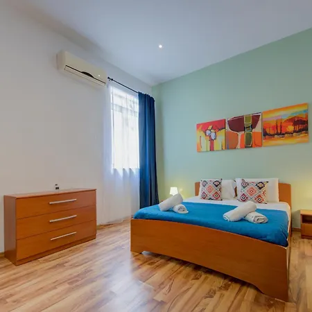 Pleasant Seaview 2-bedroom In Apartament *
