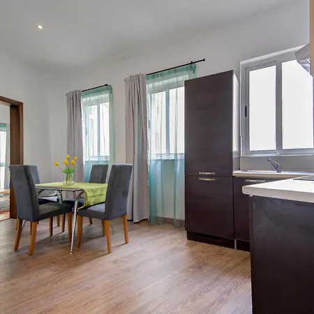 Apartment Pleasant Seaview 2-bedroom In *