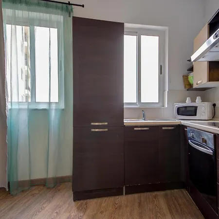 Pleasant Seaview 2-bedroom In * סליאמה