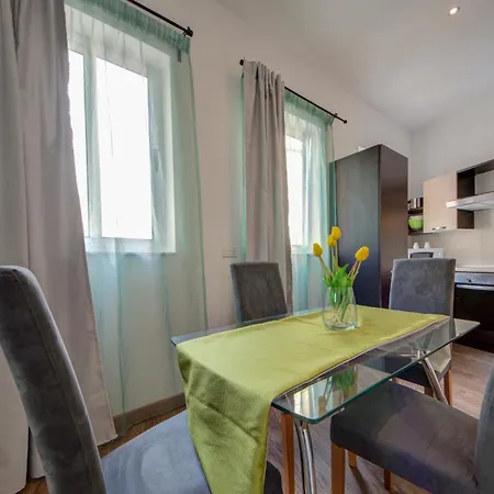 Apartment Pleasant Seaview 2-bedroom In