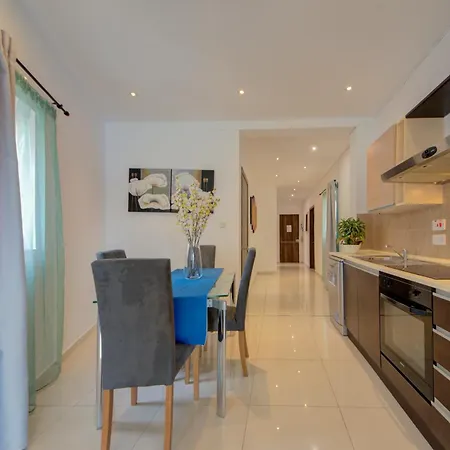 Pleasant Seaview 2-bedroom In Apartment *