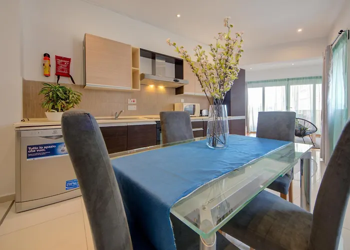 Pleasant Seaview 2-bedroom In Διαμέρισμα