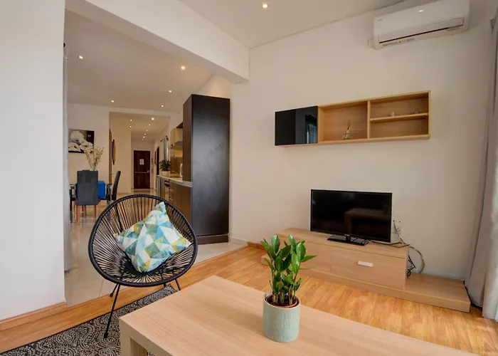 Pleasant Seaview 2-bedroom In Διαμέρισμα