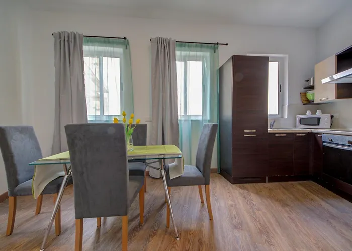 Pleasant Seaview 2-bedroom In *