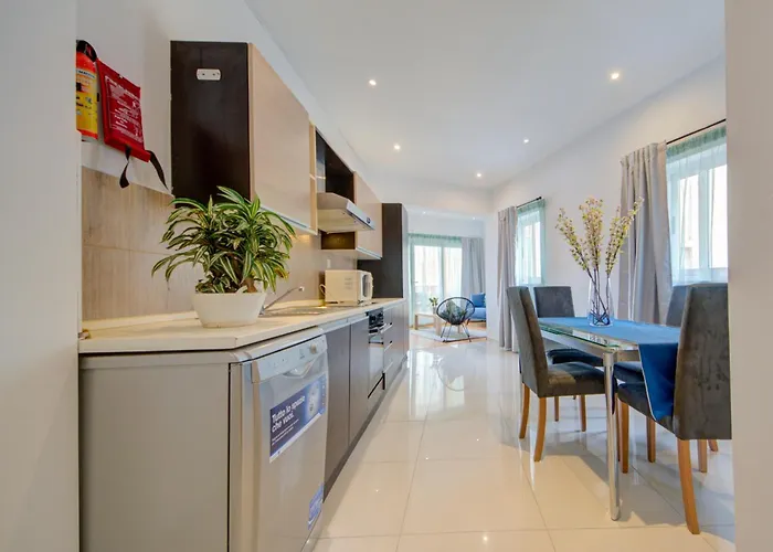 Pleasant Seaview 2-bedroom In Διαμέρισμα *