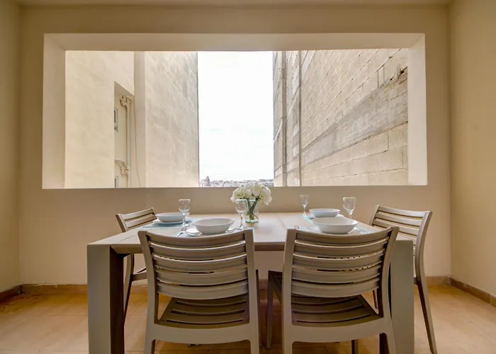 Pleasant Seaview 2-bedroom In Appartement